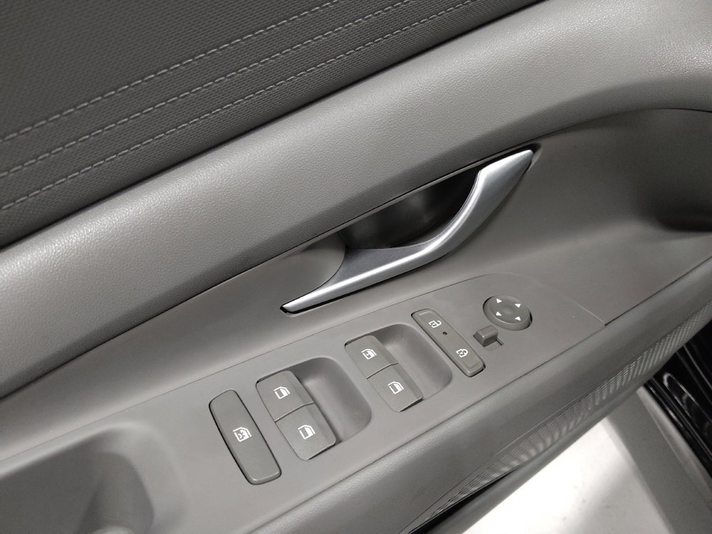 Used 2025 Hyundai Elantra SE image 27