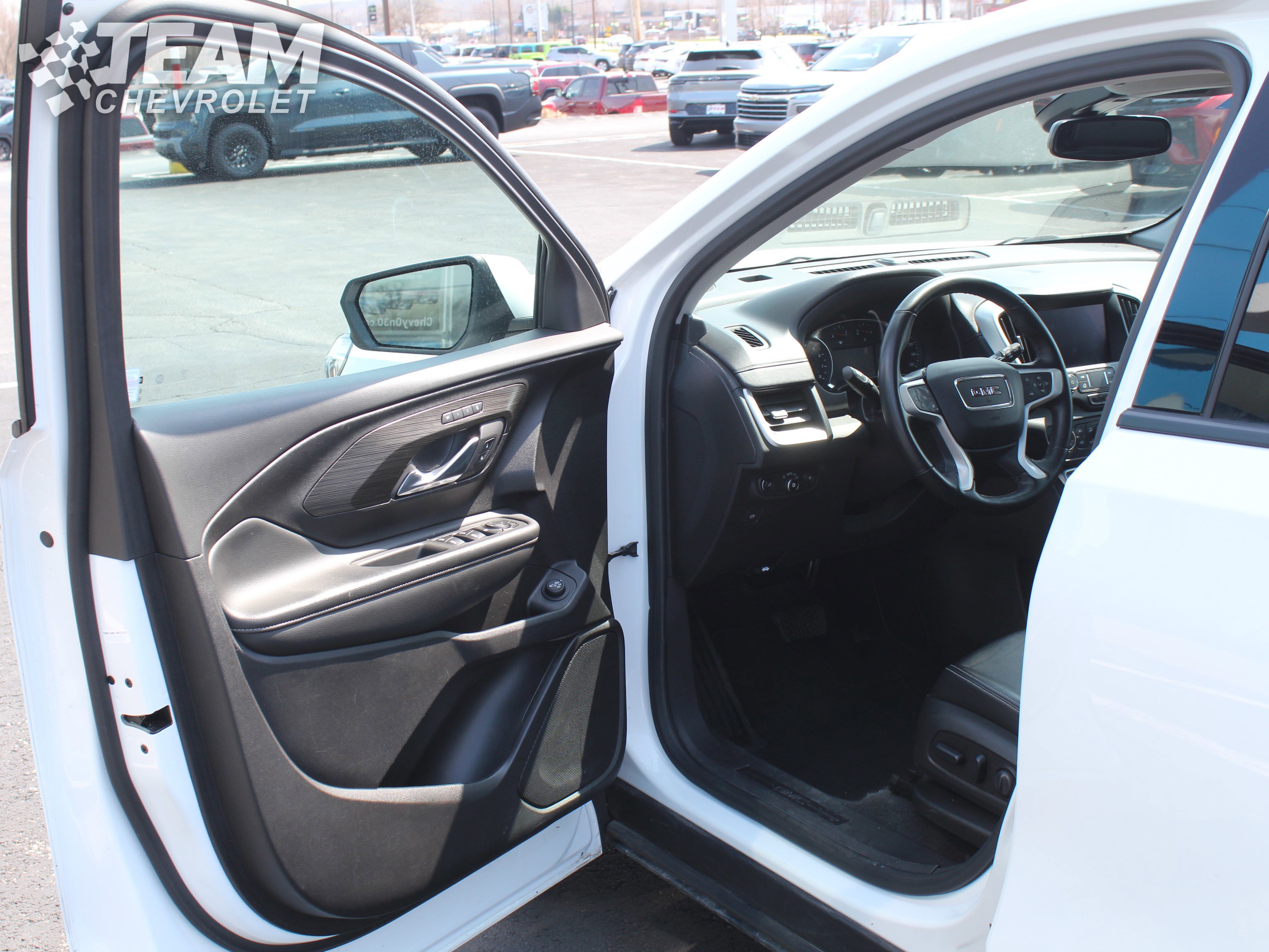 Used 2024 GMC Terrain SLT image 10