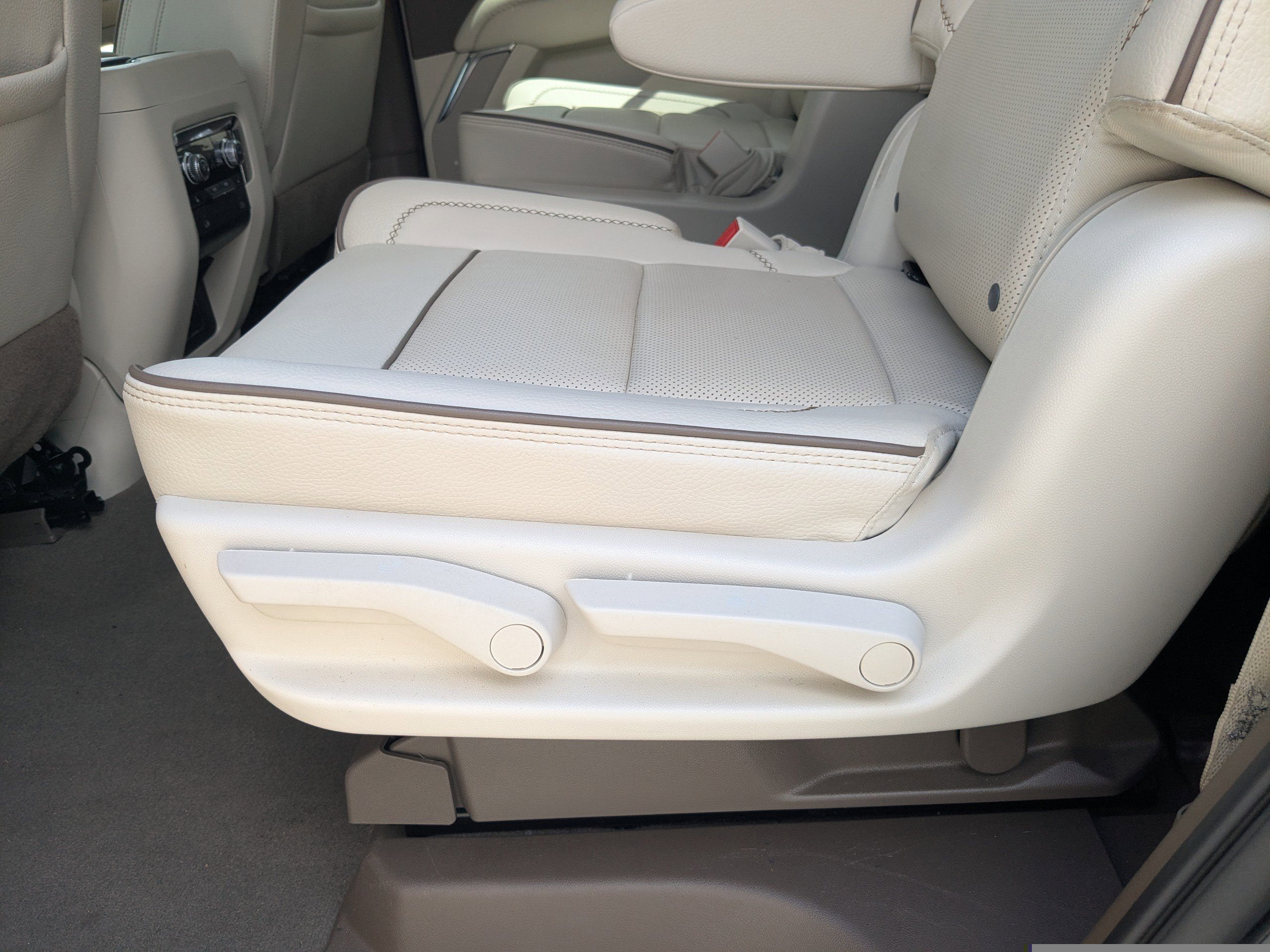 Used 2024 GMC Yukon Denali w/ LPO, Floor Liner Package AWD/4WD image 12