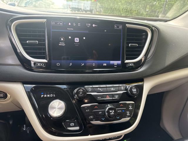 Used 2024 Chrysler Pacifica Touring-L FWD image 23