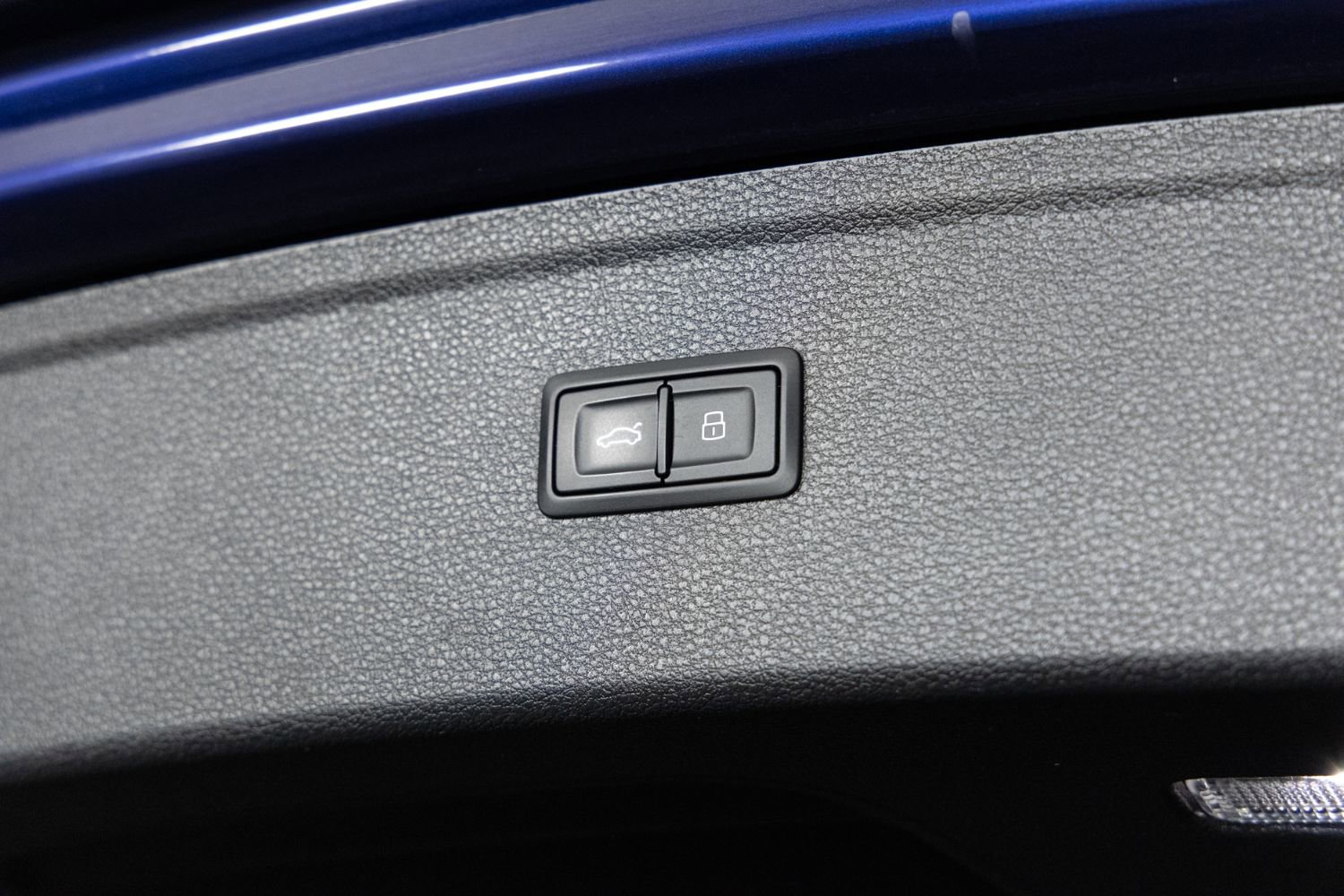 Used 2018 Audi SQ5 Premium Plus w/ Navigation Package image 19