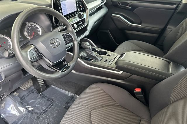 Used 2021 Toyota Highlander L AWD/4WD image 7