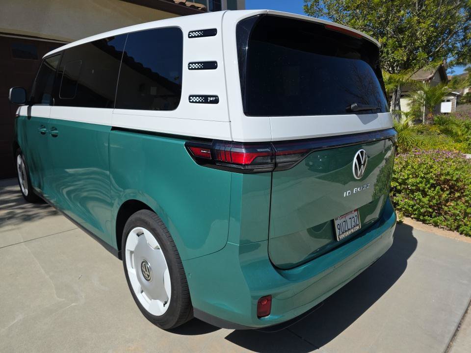Certified 2025 Volkswagen ID. Buzz 1st Edition RWD image 2