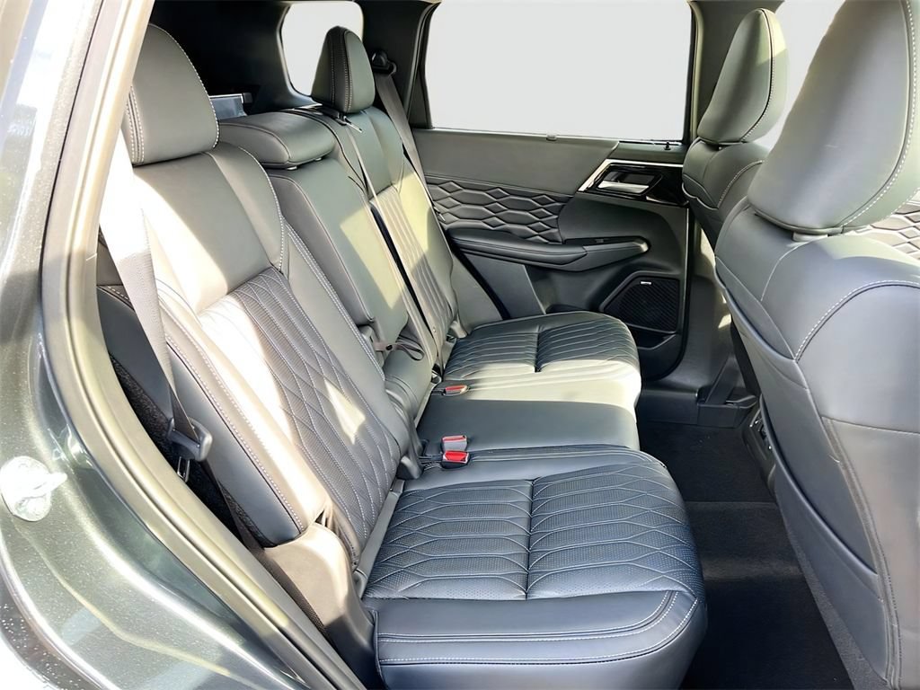New 2026 Mitsubishi Outlander SEL FWD image 32