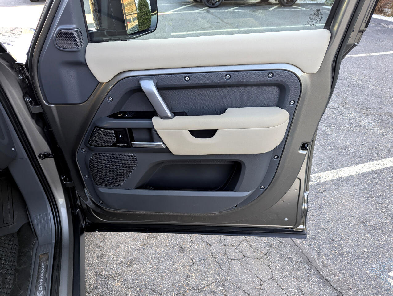 Used 2023 Land Rover Defender 110 X-Dynamic SE image 34