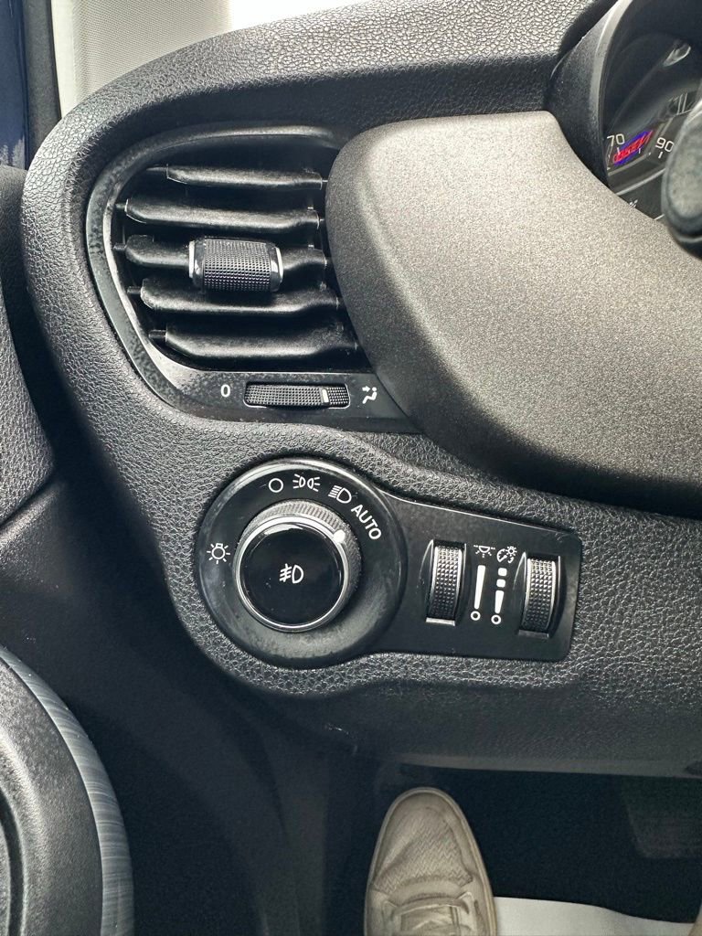 Used 2016 FIAT 500X Trekking image 17