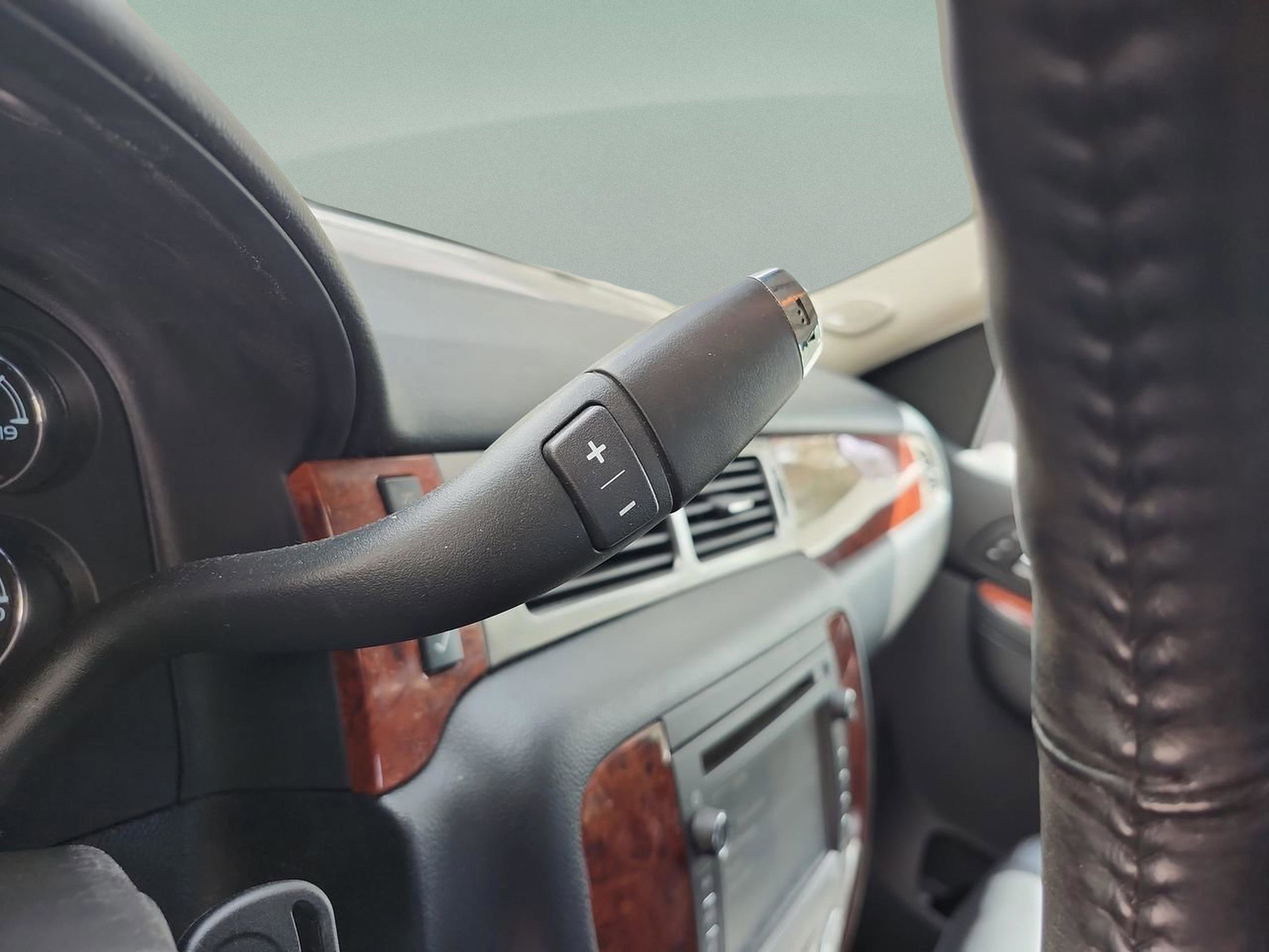 Used 2013 Chevrolet Avalanche LTZ image 14