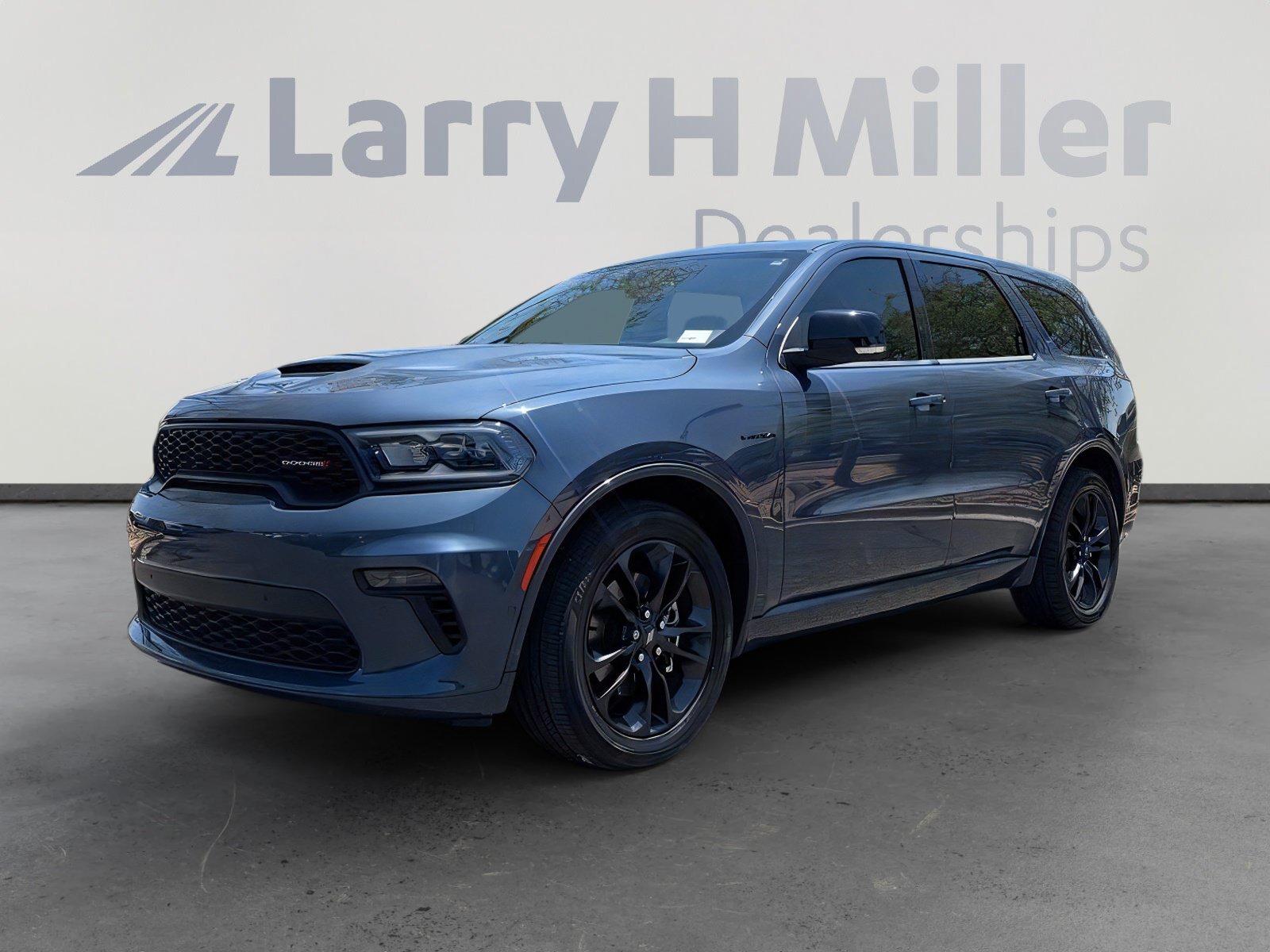 Used 2021 Dodge Durango R/T w/ Blacktop Package RWD image 2
