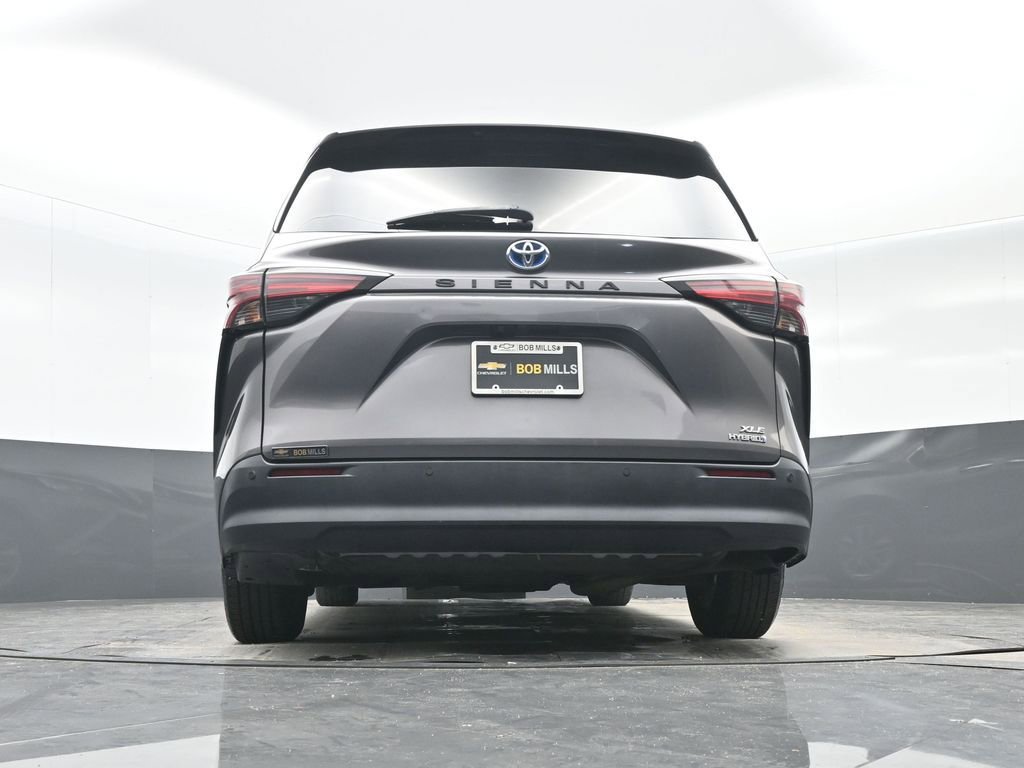 Used 2021 Toyota Sienna XLE image 29