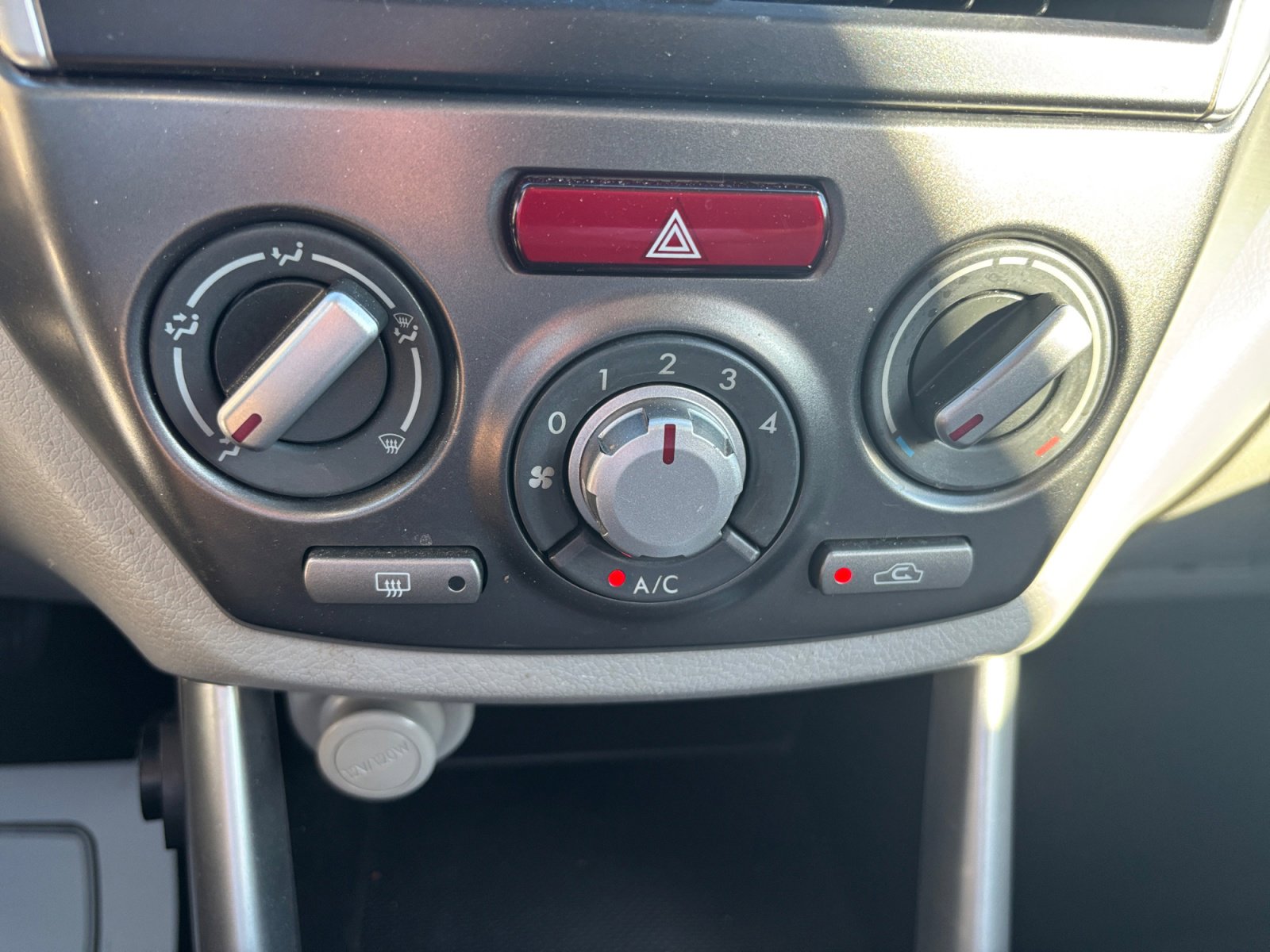 Used 2012 Subaru Forester 2.5X Premium w/ All-Weather Pkg AWD/4WD image 12