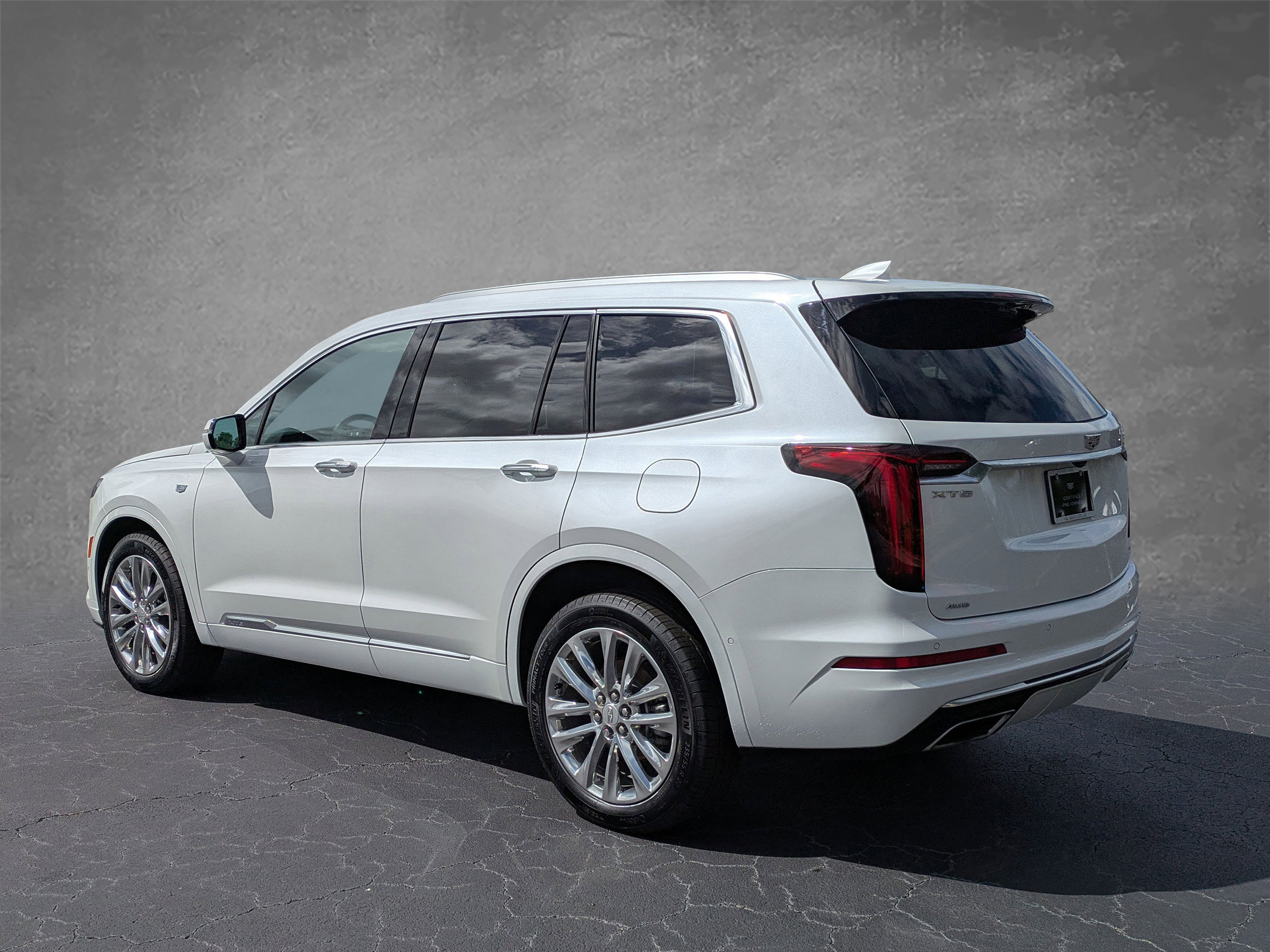 Certified 2023 Cadillac XT6 Premium Luxury w/ Technology Package AWD/4WD image 4