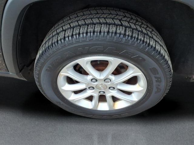 Used 2014 Jeep Grand Cherokee Laredo w/ 18" Wheel & 8.4" Radio Group image 7