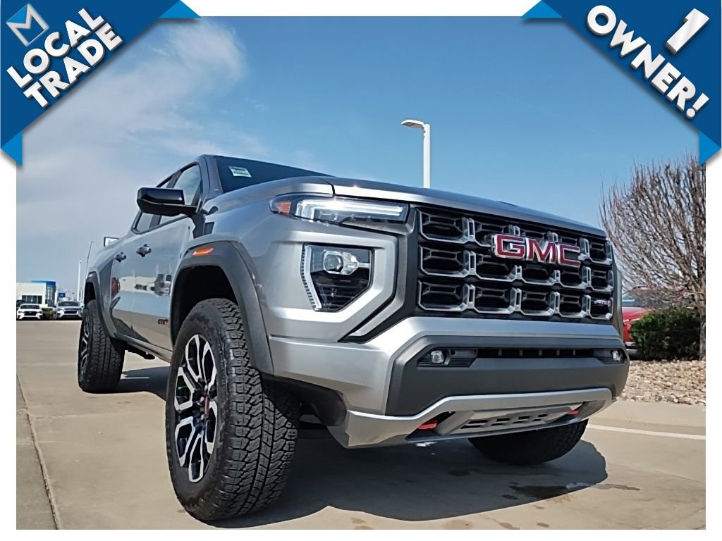 Used 2025 GMC Canyon AT4 w/ Nightfall Edition AWD/4WD image 4