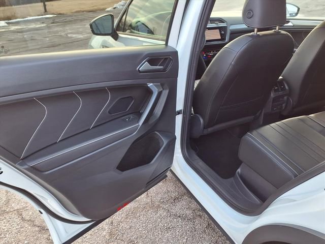 Used 2023 Volkswagen Tiguan SE R-Line image 80
