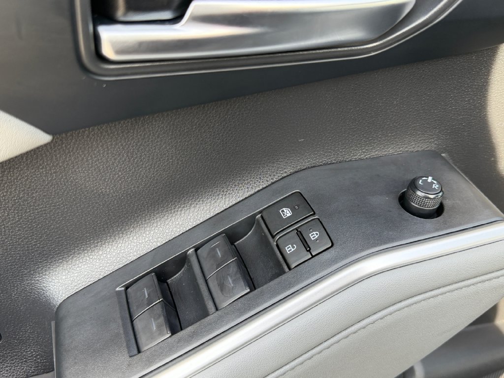 Used 2024 Toyota Highlander XLE AWD/4WD image 15