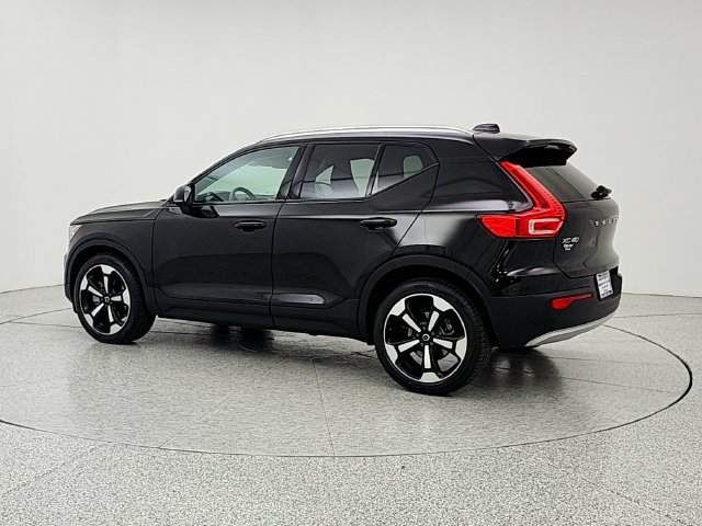 Used 2020 Volvo XC40 T5 Momentum w/ Protection Package AWD/4WD image 7