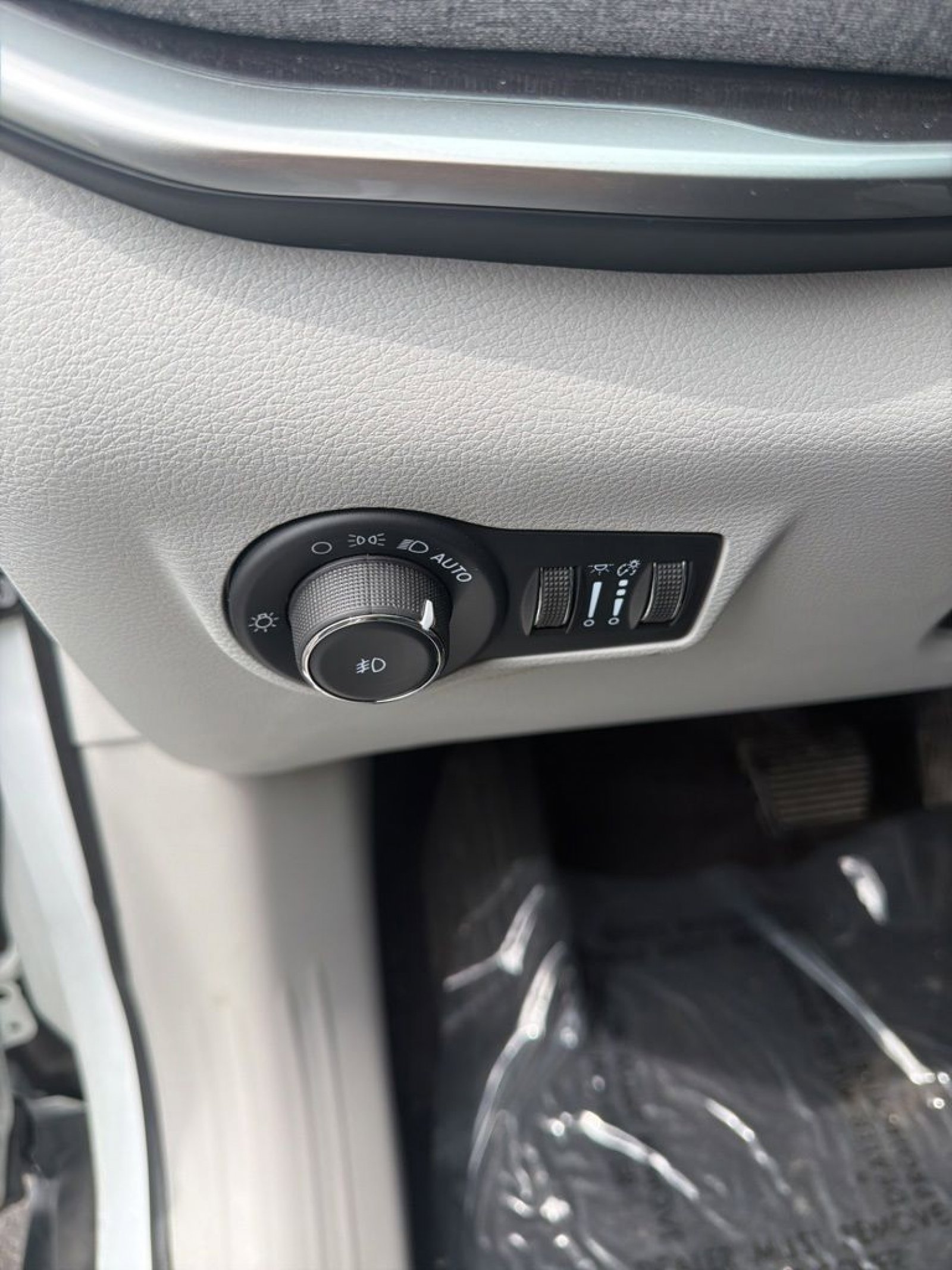 Used 2023 Jeep Compass Latitude AWD/4WD image 13
