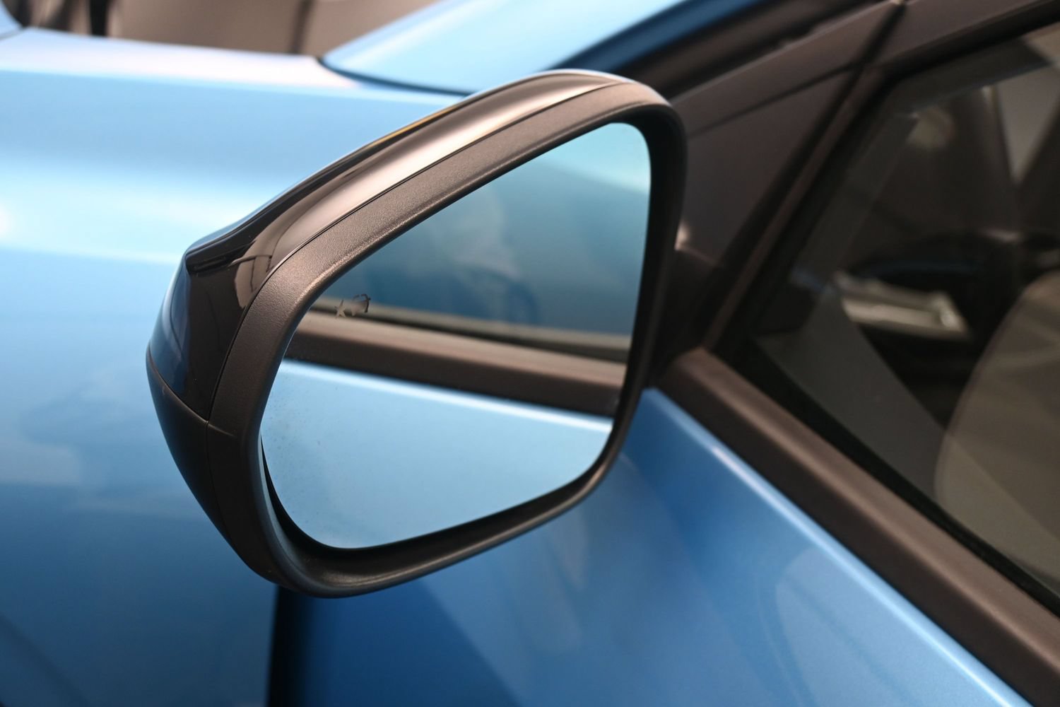 Used 2025 Chevrolet Trax RS w/ Sunroof Package FWD image 14