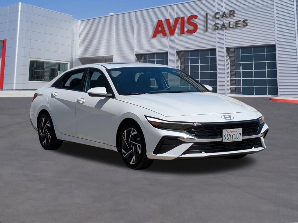 Used 2025 Hyundai Elantra SEL FWD image 3