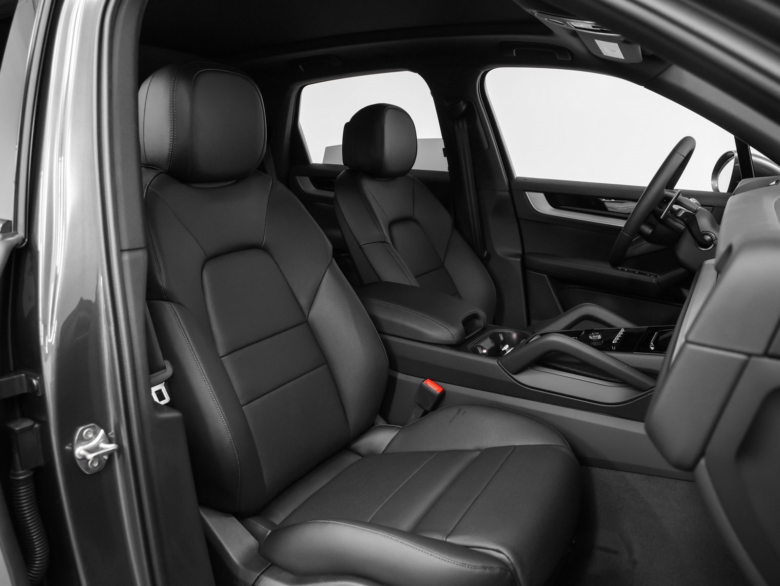 Certified 2025 Porsche Cayenne image 19