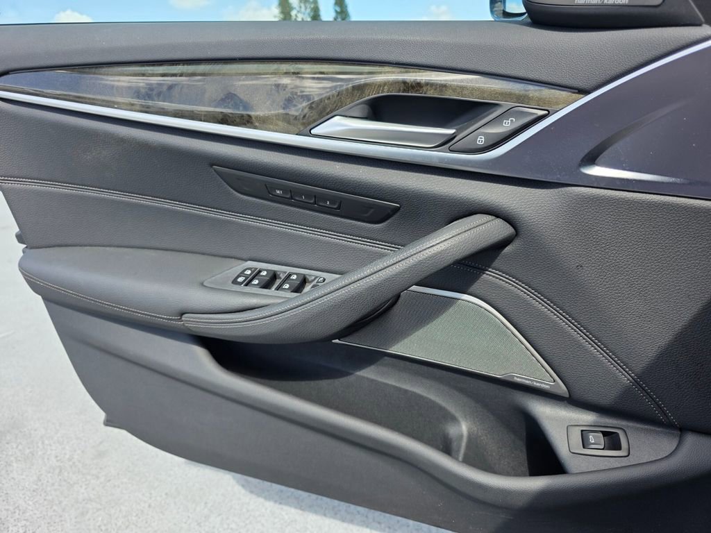 Used 2021 BMW 540i w/ M Sport Package image 23