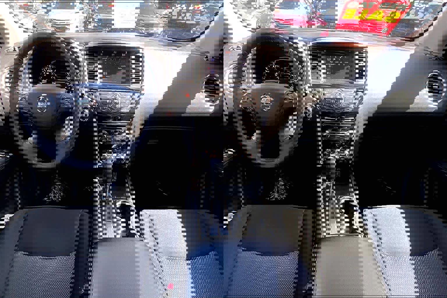 Used 2018 Nissan Pathfinder SV image 15