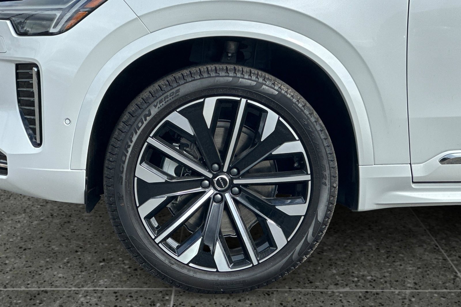 New 2026 Volvo XC90 B5 Plus image 11