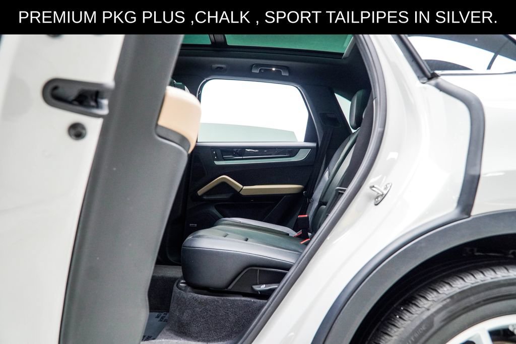 Used 2024 Porsche Cayenne w/ Premium Package Plus (PFM) AWD/4WD image 43