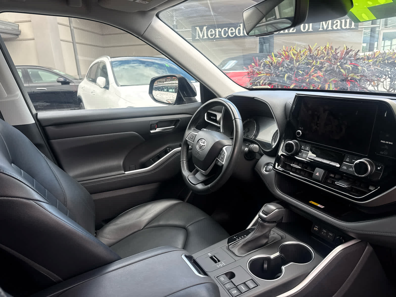 Used 2023 Toyota Highlander XLE FWD image 28