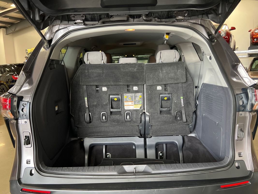 Used 2021 Toyota Sienna LE image 44