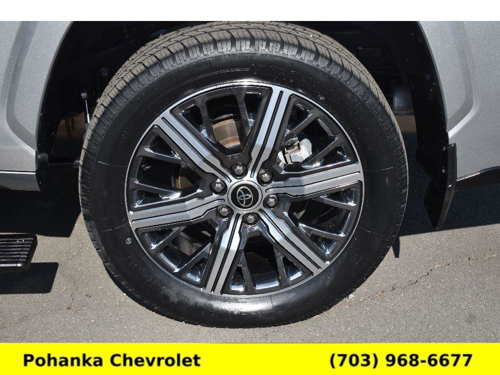 Used 2023 Toyota Sequoia Capstone AWD/4WD image 33