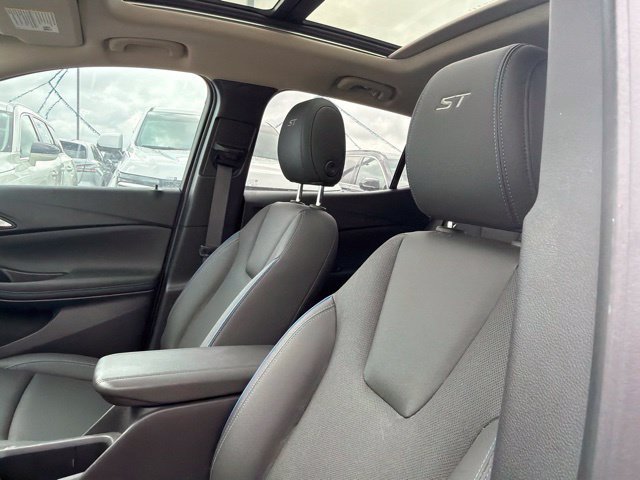 Used 2025 Buick Encore GX Sport Touring w/ Experience Buick Package FWD image 11