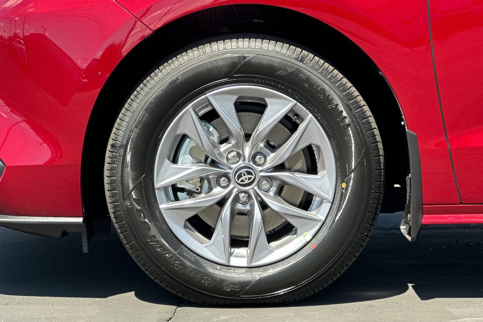 Certified 2026 Toyota Sienna XLE FWD image 27