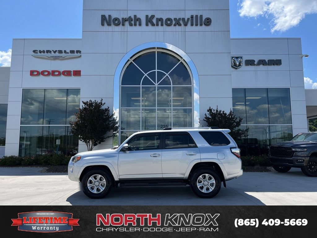 Used 2022 Toyota 4Runner SR5 Premium RWD image 2
