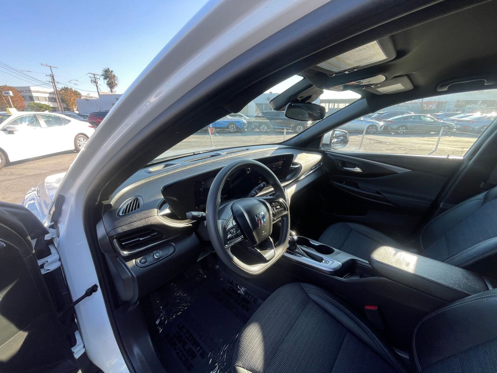 Used 2025 Buick Envista Preferred image 34