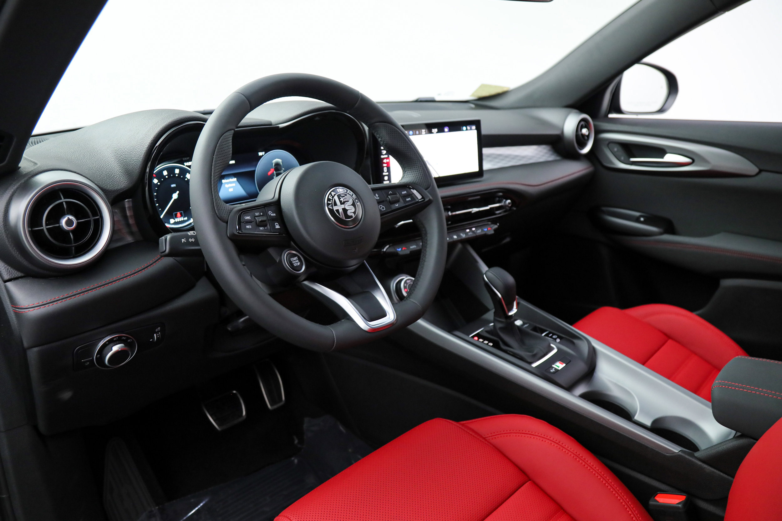 New 2026 Alfa Romeo Tonale Sprint w/ Red Premium Package image 17