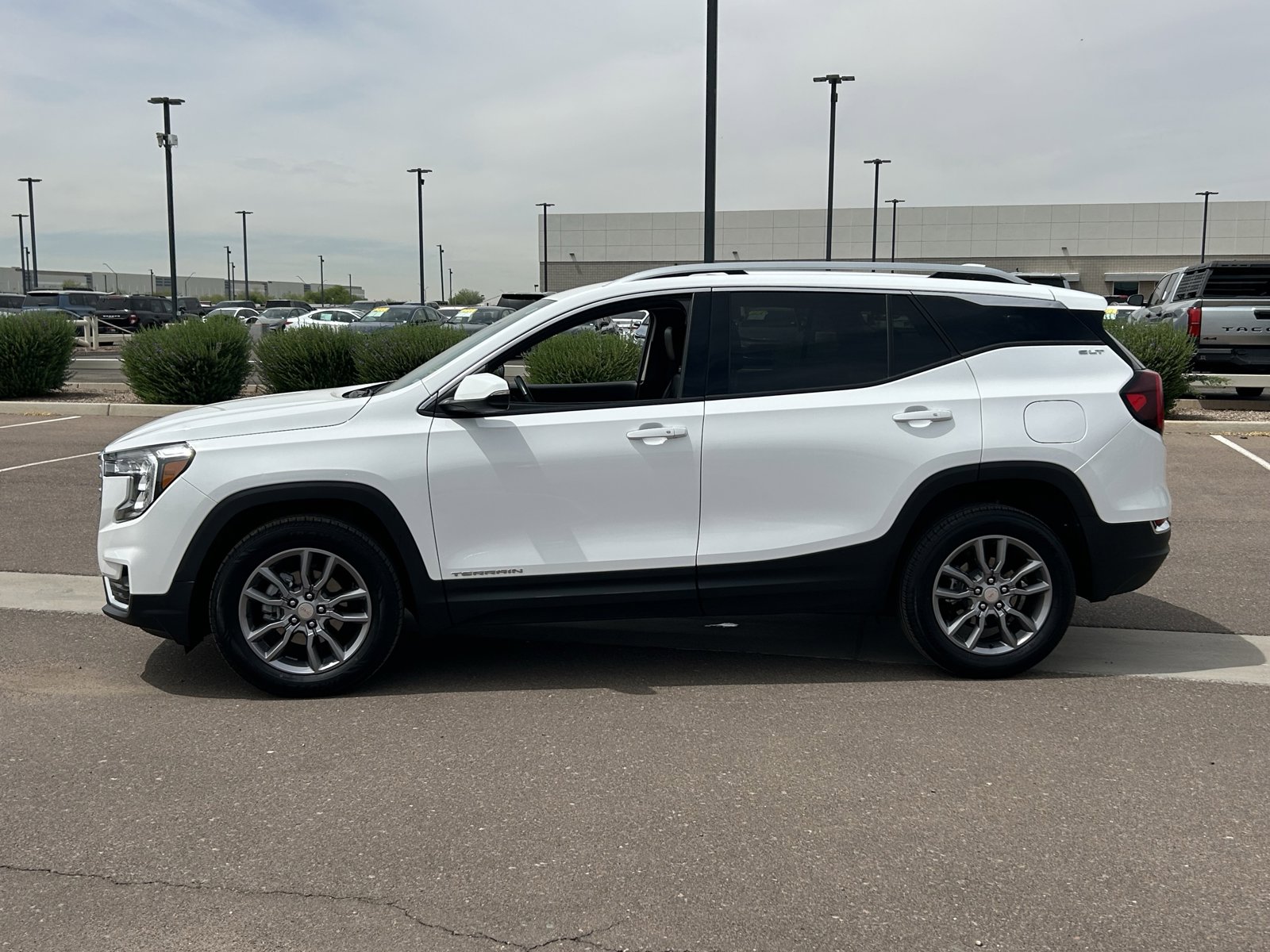 Certified 2024 GMC Terrain SLT AWD/4WD image 2