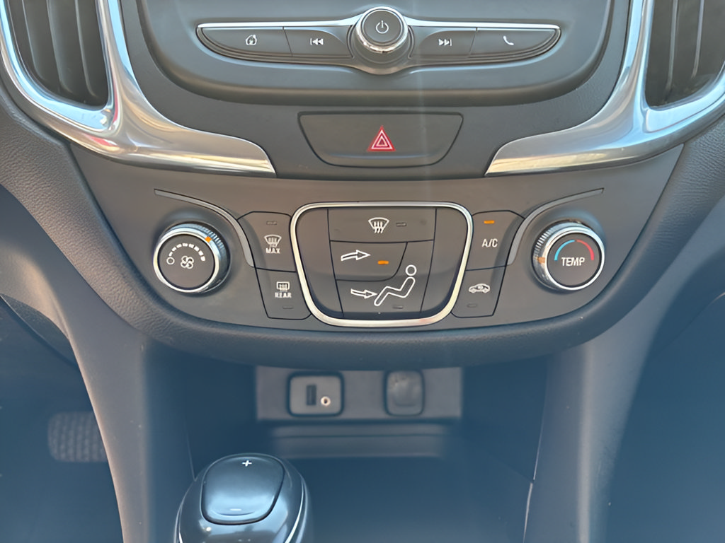 Used 2018 Chevrolet Equinox LT FWD image 24