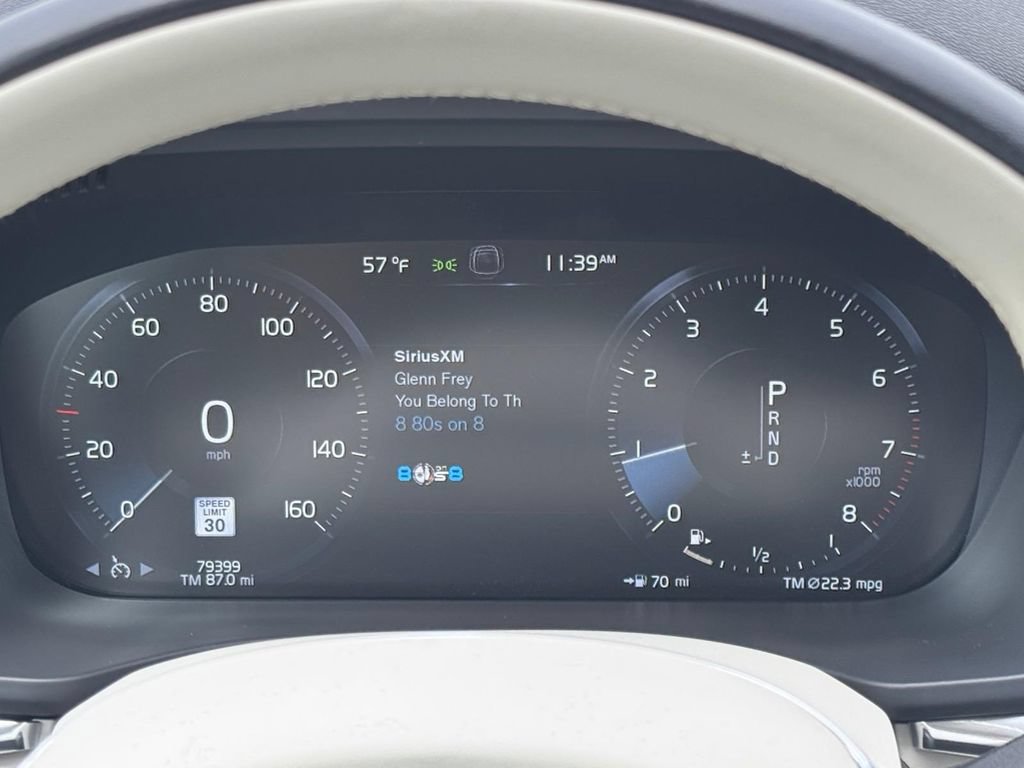 Used 2021 Volvo XC60 T5 Momentum w/ Premium Package FWD image 11