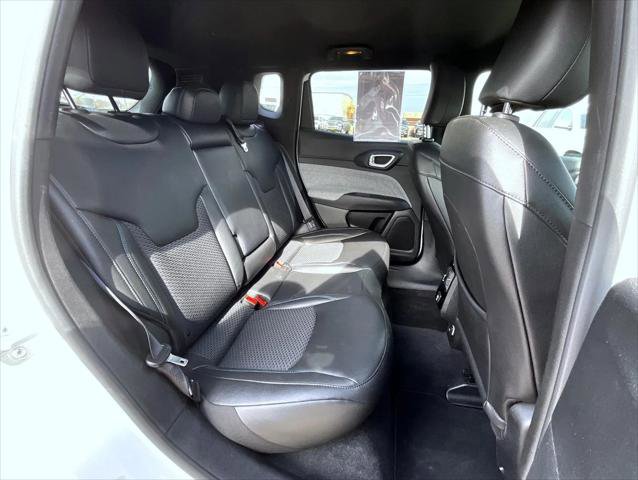 Certified 2025 Jeep Compass Latitude AWD/4WD image 19