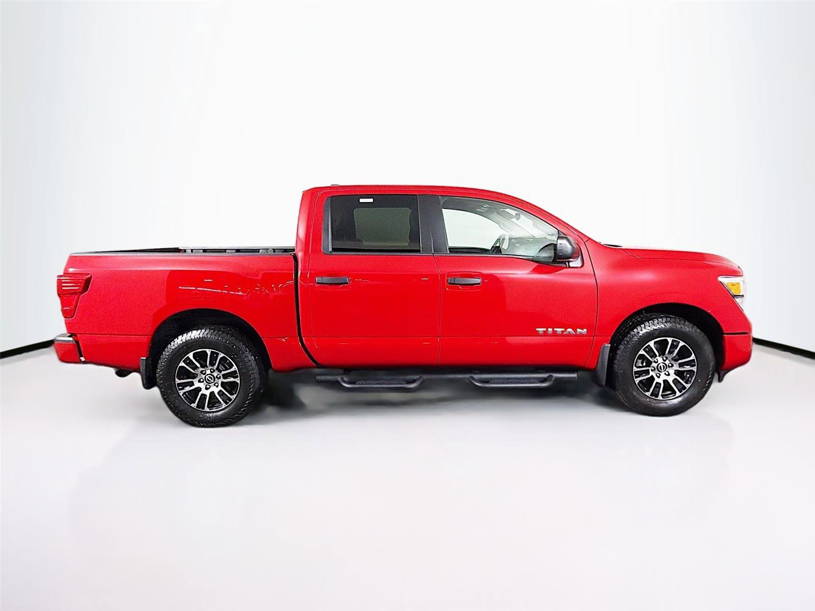 Used 2024 Nissan Titan SV AWD/4WD image 8