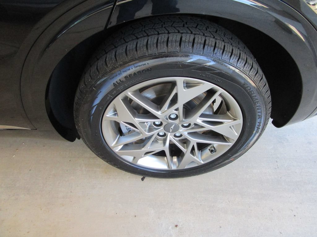 Used 2025 Genesis GV70 2.5T AWD/4WD image 11