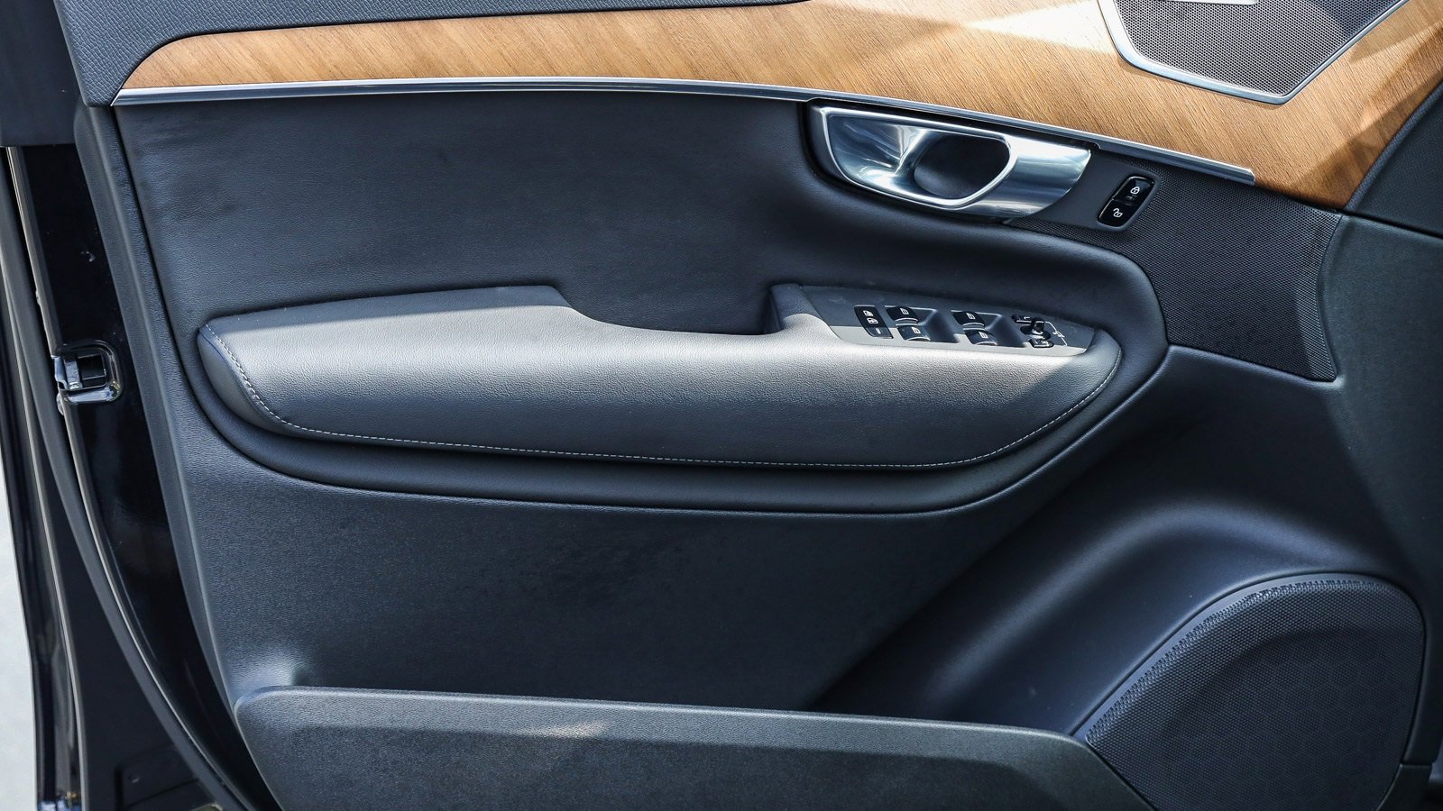 Used 2025 Volvo XC90 B6 Ultra image 20