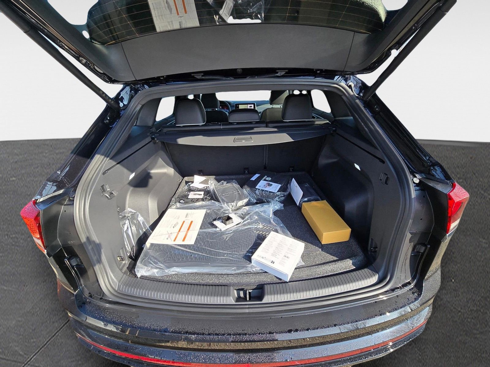New 2026 Volkswagen Atlas Cross Sport SEL Premium R-Line image 6