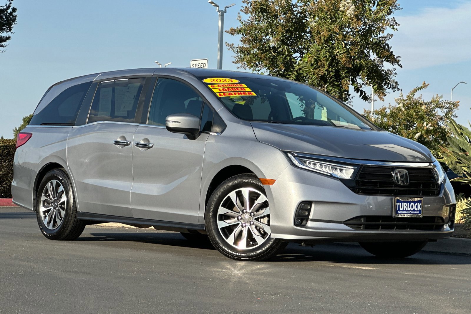 Used 2023 Honda Odyssey EX-L image 2