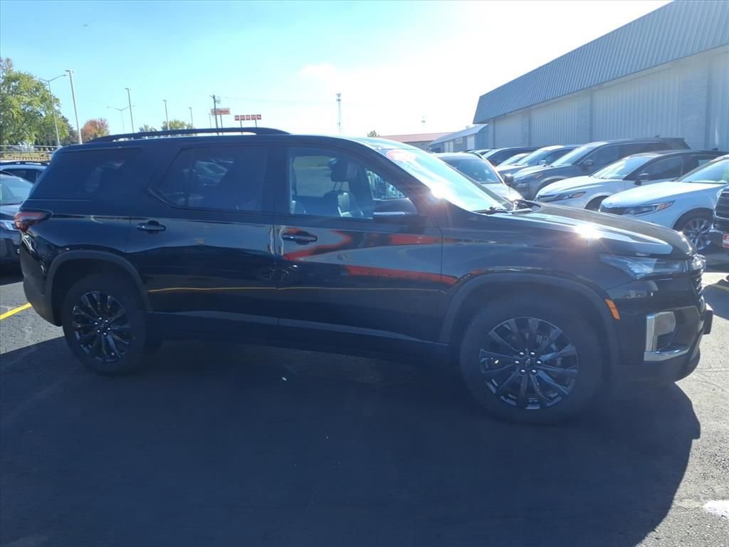 Used 2023 Chevrolet Traverse RS image 2