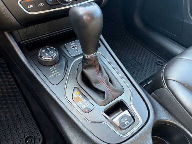 Used 2021 Jeep Cherokee Trailhawk AWD/4WD image 29