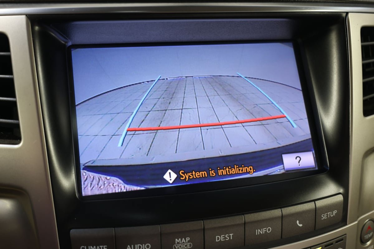 Used 2013 Lexus LX 570 4WD w/ Luxury Pkg w/Pre-crash image 7