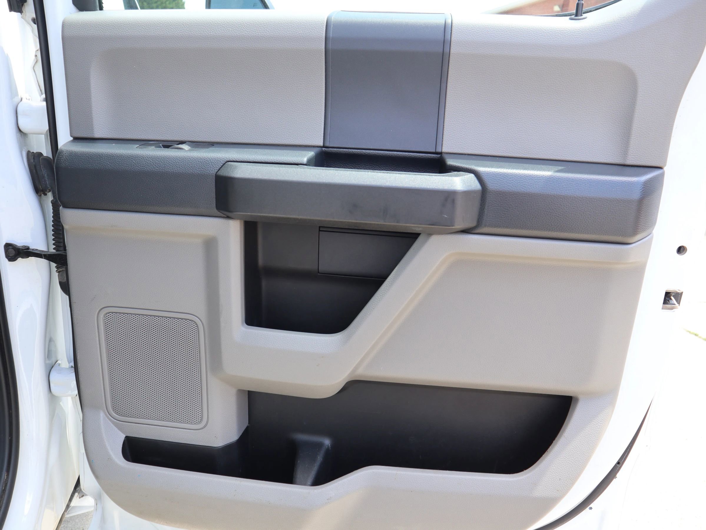 Used 2022 Ford F550 4x4 Crew Cab Super Duty w/ Power Equipment Group image 30