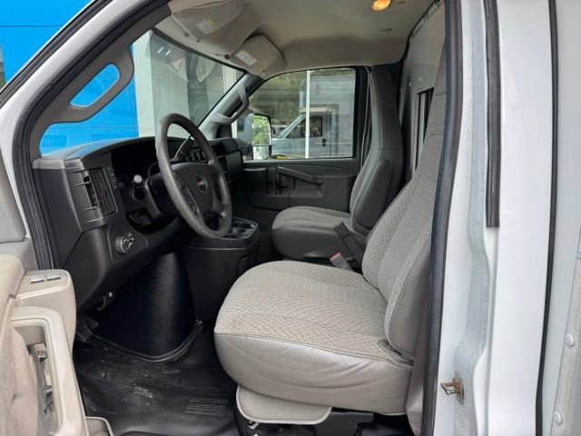 Used 2017 GMC Savana 3500 RWD image 5